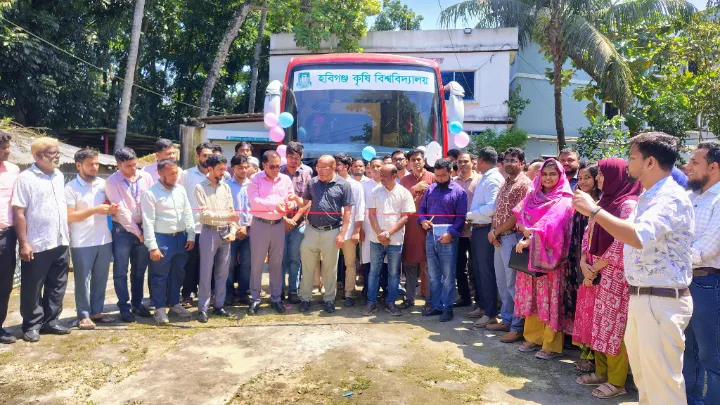 শিক্ষার্থীদের পরিবহন সুবিধায় হবিগঞ্জ কৃষি বিশ্ববিদ্যালয়ে বাস সেবার উদ্বোধন